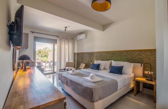 Sea & Pool View Suite