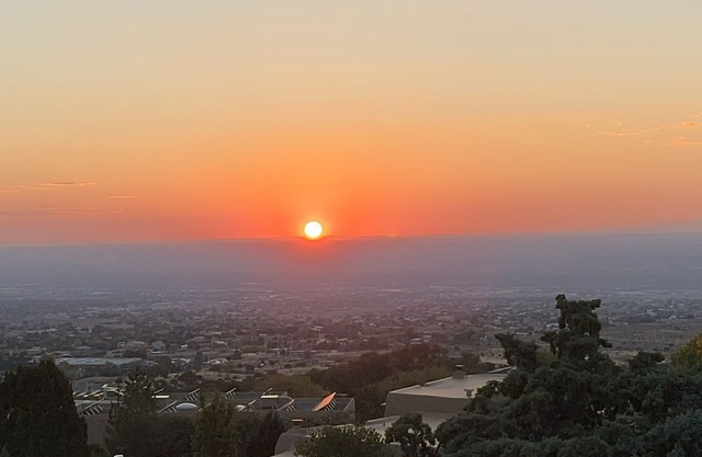 Next to Sandia Tram, base of Sandia Mountains, great views. Pool, Pet friendly.