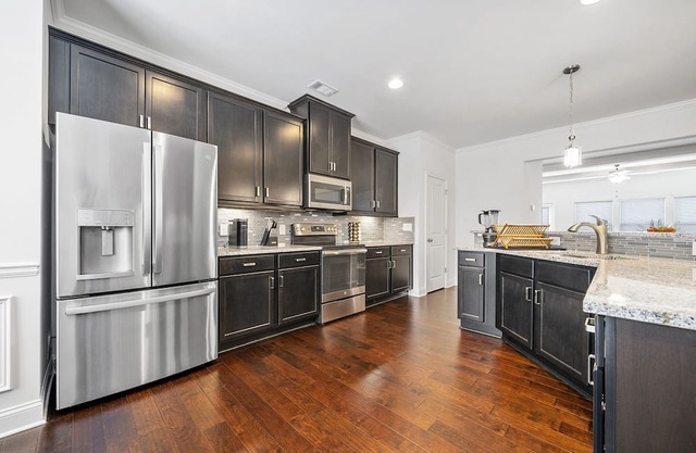 3 Bedroom Fully Furnished Townhouse with Large Media Room and Large Rear Deck