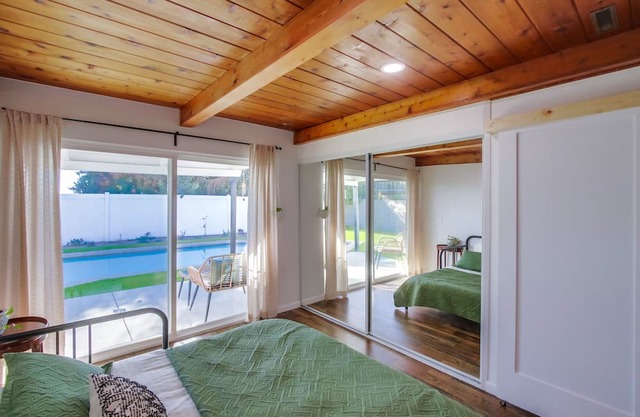 NEW Oasis - Perfect for Family Holidays! 3 bed/2 bath with pool, parking and pets!