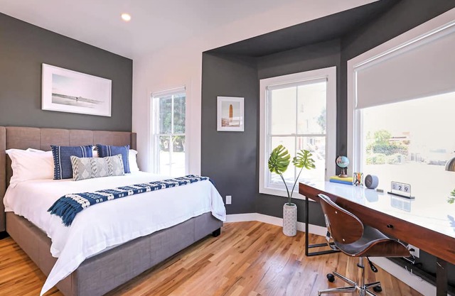 ⁂10min-Airport⁂65"Smart Tv⁂DTSA⁂Self Check-In⁂AC⁂