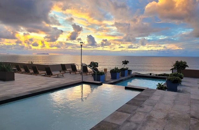 1 BD Condo Oceanfront Paradise