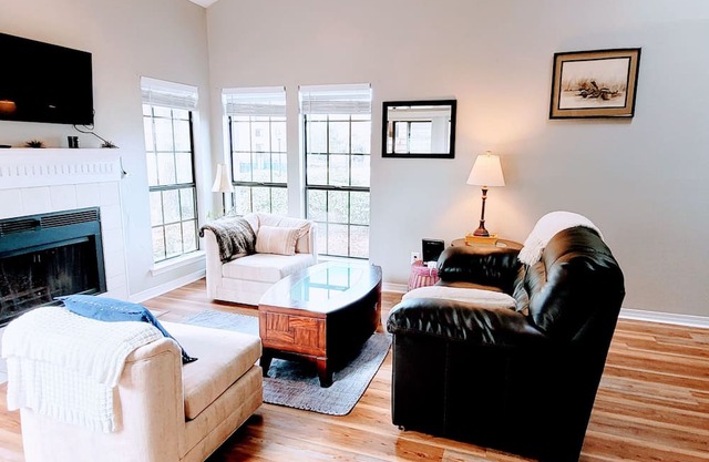 Remodeled Daphne townhome, close to I-10!