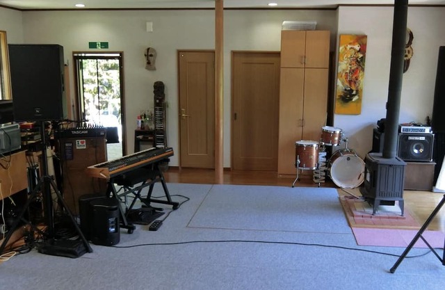 The living room can be used as a music studio / Atami Shizuoka
