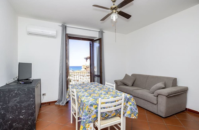 Apartment "In Villa Domenica 2" with Sea View, Balcony & Wi-Fi