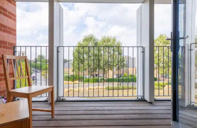 Vibrant 1BD Flat w/ Private Balcony, Camberwell!