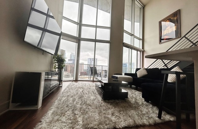 Downtown Austin PH Loft Style, Breathtaking Views!