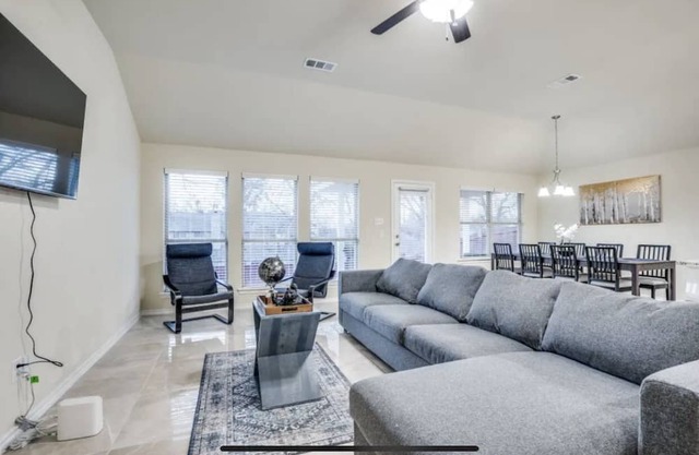 Perfect for families Mins Away from AT&T Stadium, Globe life Field , and 6 Flags