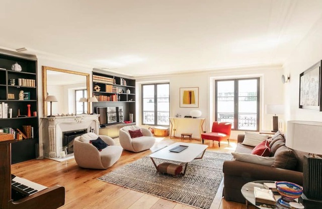 A LUXURY YET TYPICAL PARISIAN CHARM-A SHORT WALK FROM EIFFEL-RUE SAINT DOMINIQUE