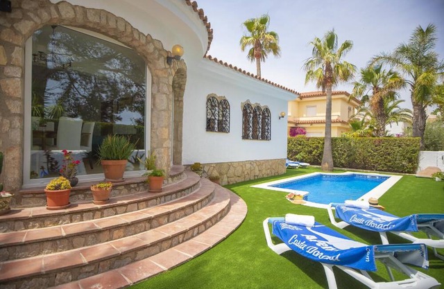 Holiday house Miami-Platja for 1 - 8 persons with 4 bedrooms - Holiday home