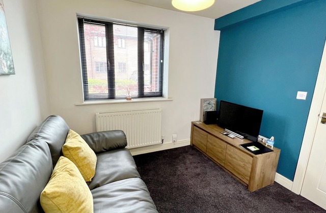 7 Cross Court, Stafford