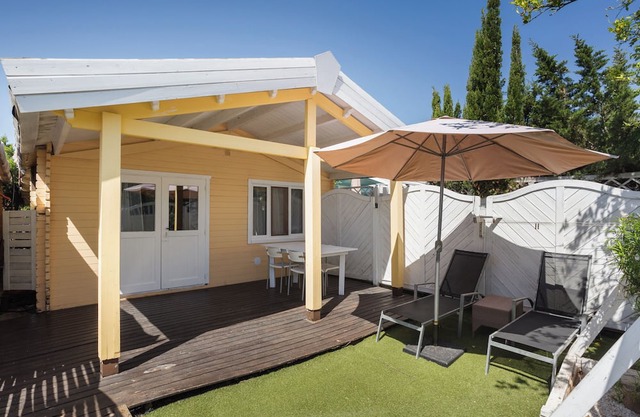 Vacation Home "Flashdance" near Beach with Shared Pool & Wi-Fi