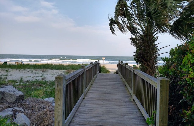 Brand New townhome. Pets allowed $150.00 fee, 5 min walk to the beach.