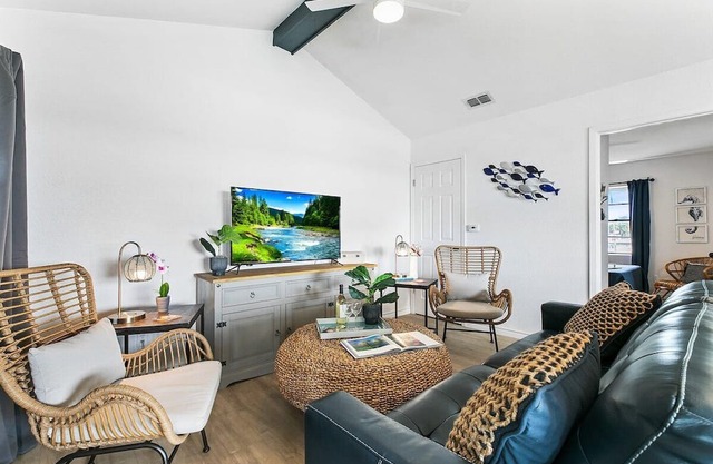 Oceanfront King Bed Amazing Ocean View Walk Everywhere