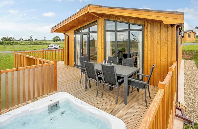 Field View Lodge (Pet)