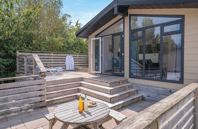 2 bedroom accommodation in Cannington