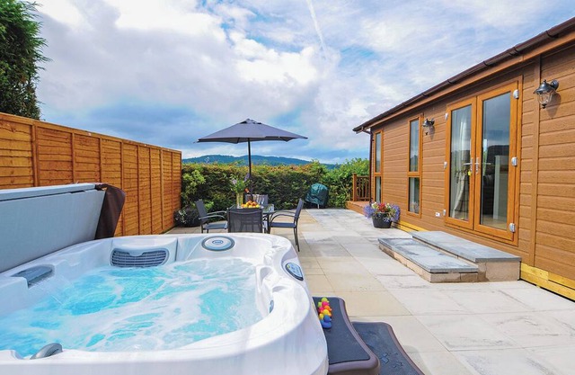 Lodge with one king-size double with TV.