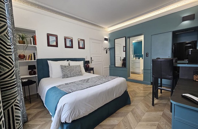 Studio-Deluxe-Garden view-Private Bathroom