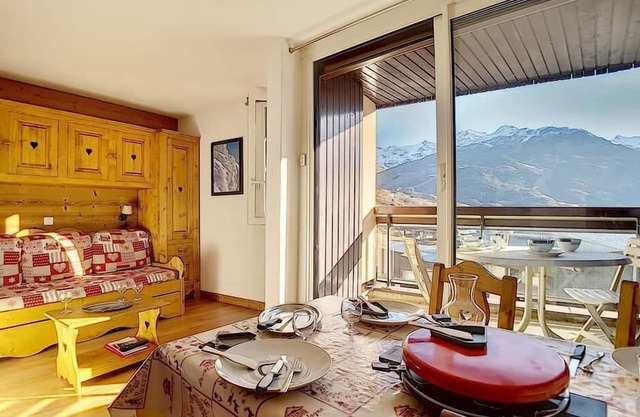 150m from resort center, 6th floor, view mountain/ski slopes, ski locker, 28m², Les Menuires