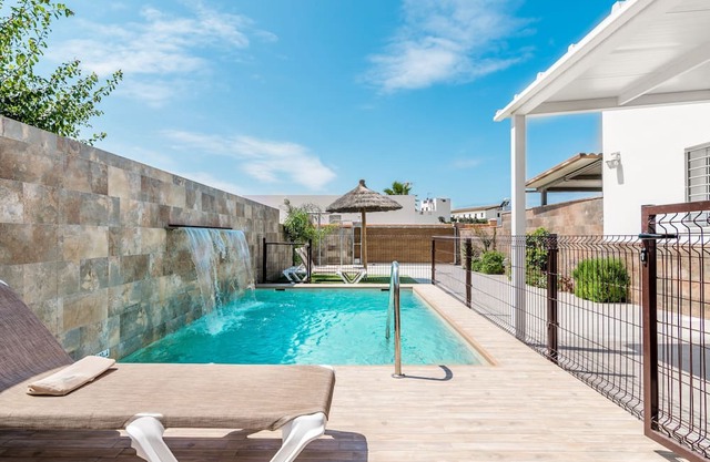 Elegant and with pool - Villa Nueva Cascada (Families only)