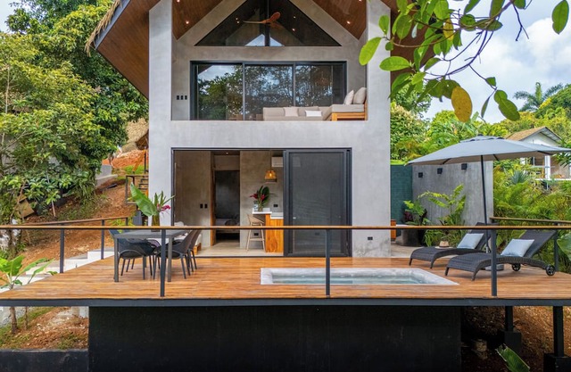 Bali Style 2-bedroom with salt water Pool, deck, outdoor bathtub, yoga deck