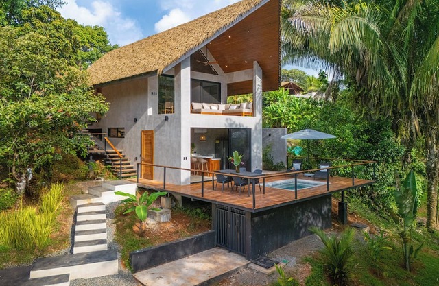 Bali Style 2-bedroom with salt water Pool, deck, outdoor bathtub, yoga deck