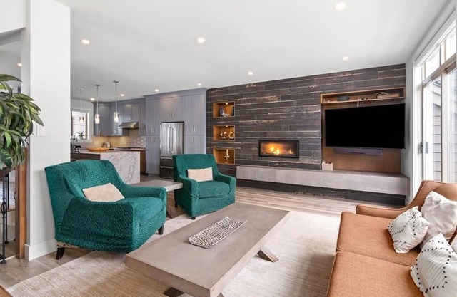 NEW Townhome | Private garage & hot tub | BBQ