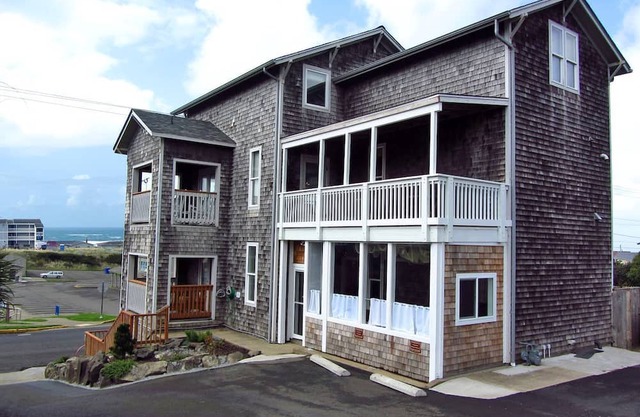 Incredible Beach House with Stunning Views in Newport, Oregon