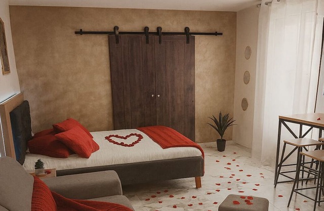 Romantic Escape & Jacuzzi! Near Zoo Beauval