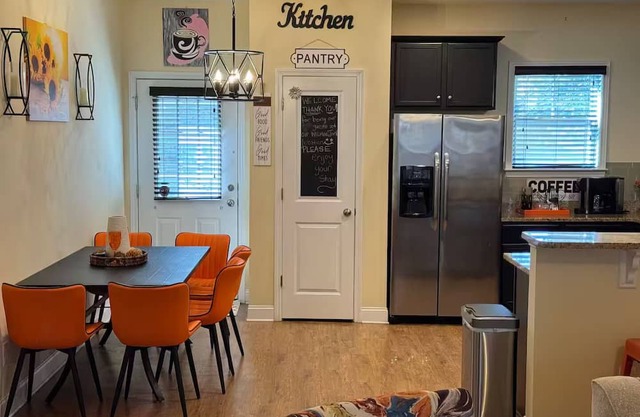 Colorful home sleeps 8-10