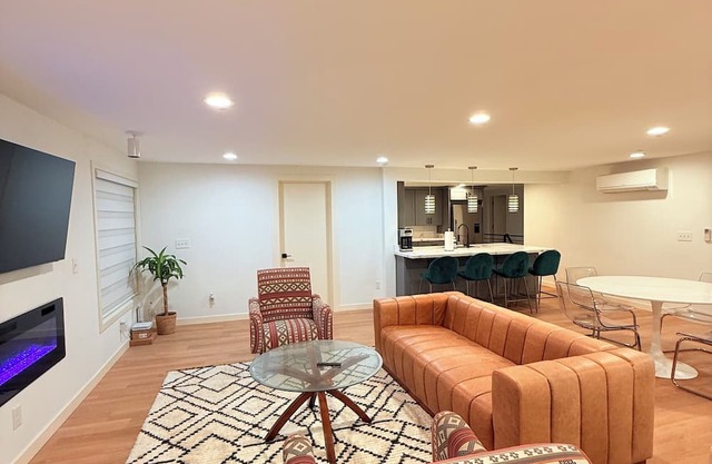 Centrally Located Near Airport, Mall, Shops and Restaurants.