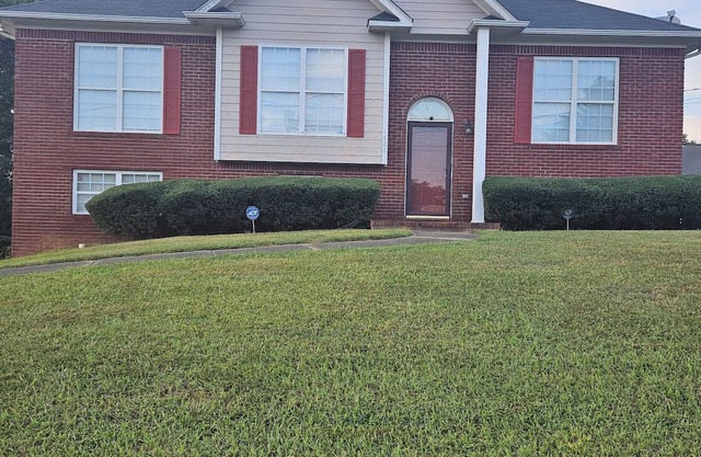 Southern Charm Spacious 4-bedrooms 3 full baths Home in Lovely Birmingham, AL