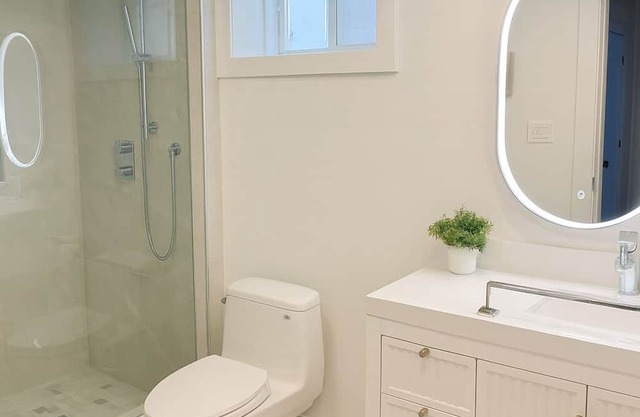 Modern Comfort |Walk-Out Suite