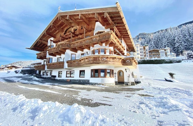 2 Apartments, Sauna & ski bus at the door