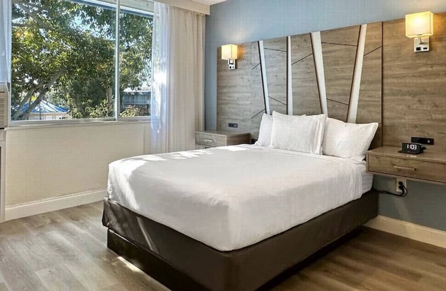 Seaside Retreat Near St Petersburg, Pet-friendly, Onsite Pool, Private Beach!