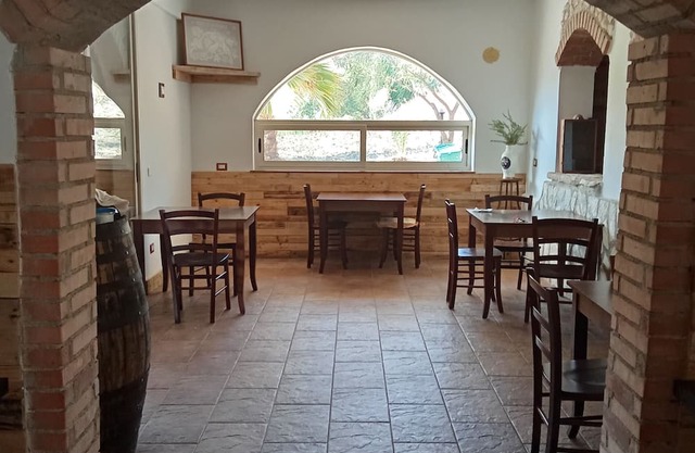 Country house set in a peaceful valley 20 minutes from the city of Agrigento.