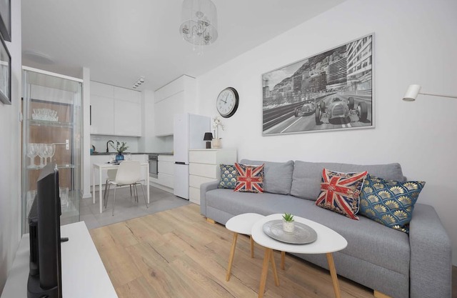 Posag 7 Panien 16 Warszawa | Grey Apartment with Balcony