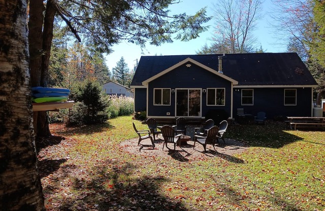 Cozy Elm Retreat - Beautifully appointed home with lakerights to White Lake