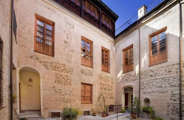 Apartment 'Palace Suite' Toledo with Balcony, Wi-Fi and Air Conditioning