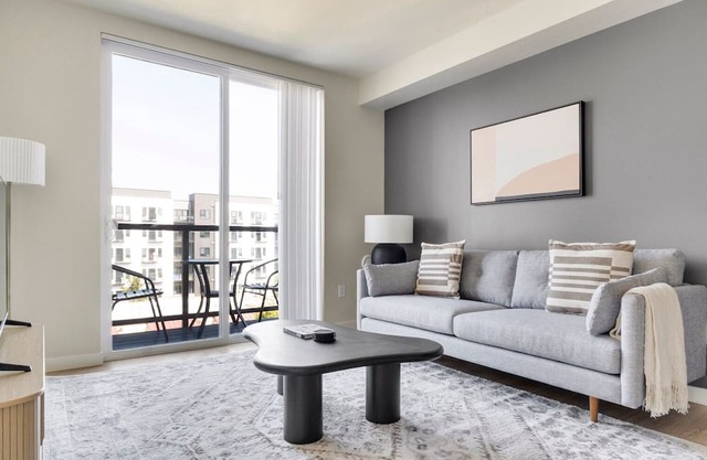 Blueground | Meridian Park, balcony, nr Shoreline Park