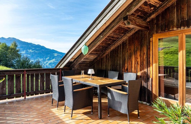Holiday Home 'A Nett’s Nest' with Mountain View, Shared Terrace and Wi-Fi