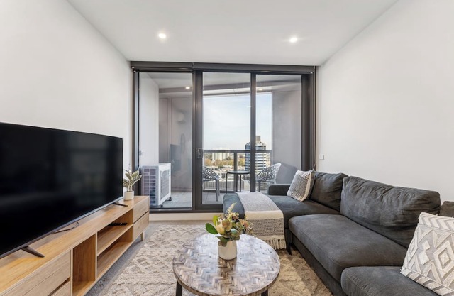 2-Bed 2-Bath Kings Domain: Your Southbank Hidden Gem