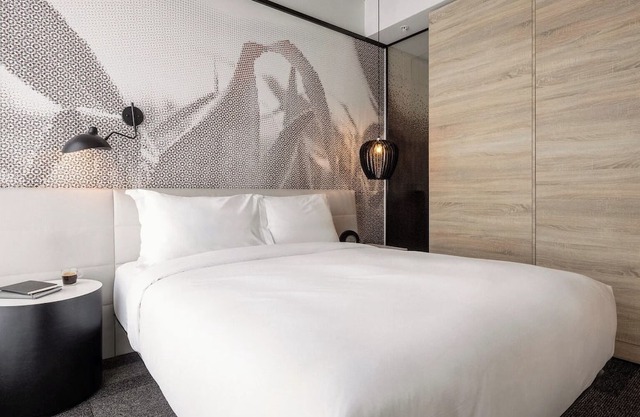 4 Sleek, Pet-Friendly Rooms w/Free Parking - Ideal for Visiting Montreal