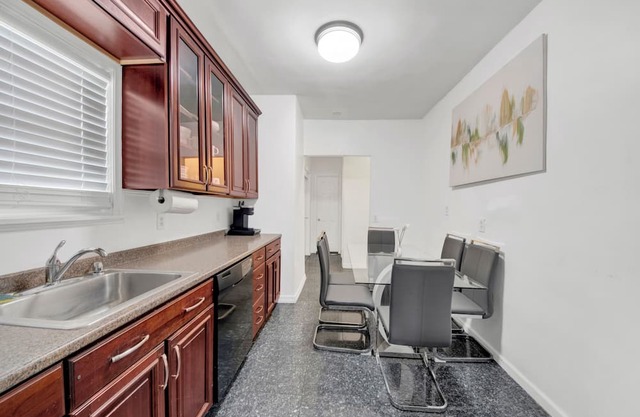 Designer Home 3BR Retreat mins to NYC H1