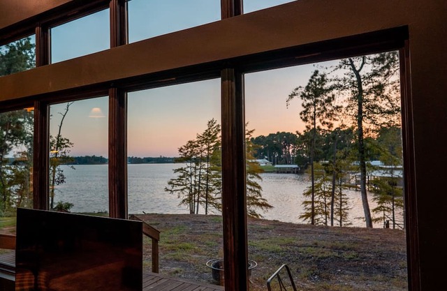 Newly Renovated, Cozy Mid-Lake Cabin; Sleeps 10