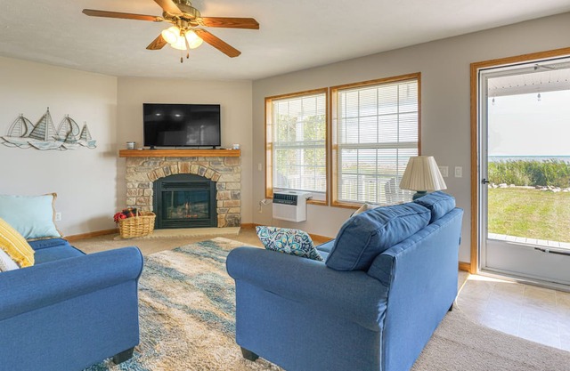 Lake & Lighthouse Views: Inviting Port Hope Home!