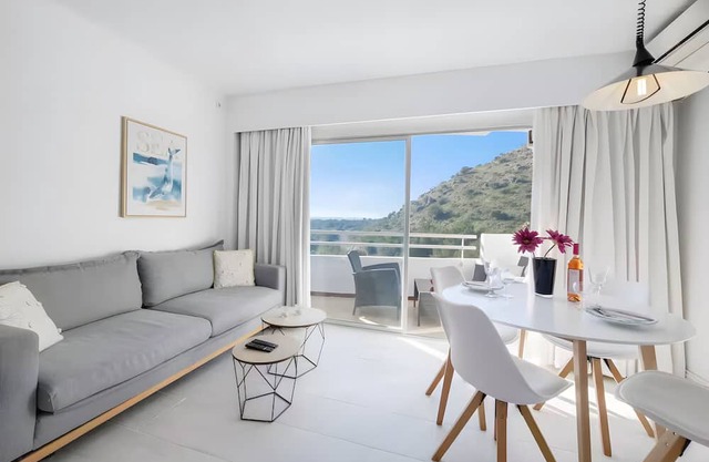 Apartment 'Style' with Mountain View, Wi-Fi and Air Conditioning