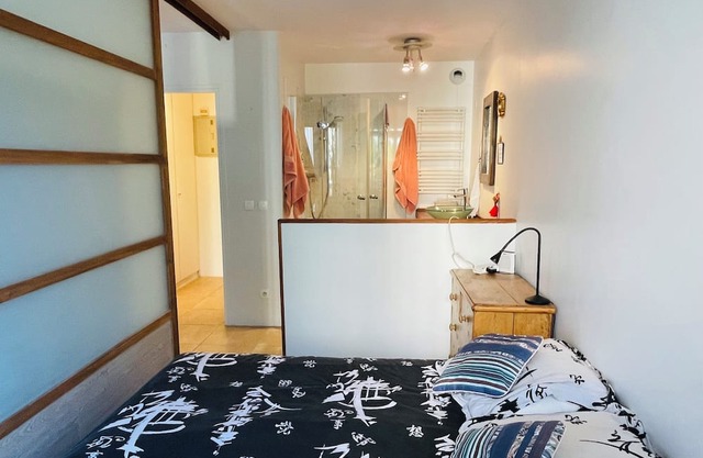 Pleasant, quiet, south-facing 40 m2 apartment facing a 2000 m2 garden.