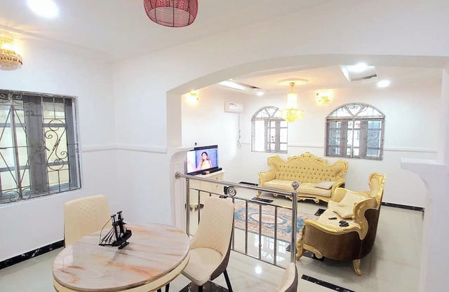 2-BEDROOM for short/Longer stays. Whole building