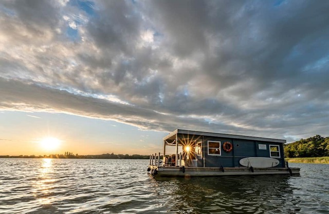 Houseboat 'BunBo 1060' with Lake View